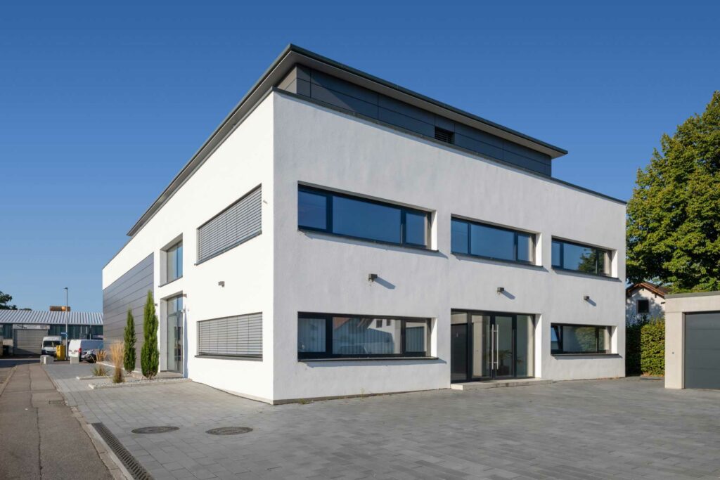 projektbau-freiburg-planungsauftrag-industrie-buerogebaeude-march-hugstetten-1920x1280px