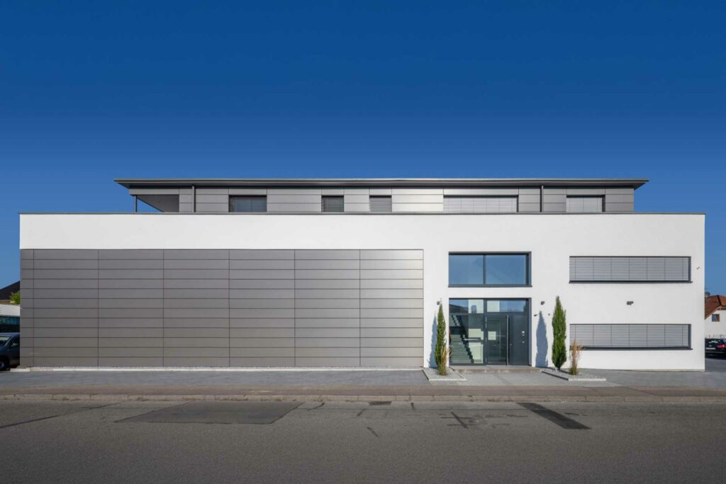 projektbau-freiburg-planungsauftrag-industrie-buerogebaeude-march-hugstetten-2-1920x1280px
