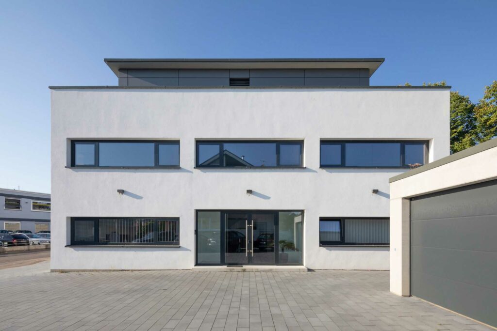projektbau-freiburg-planungsauftrag-industrie-buerogebaeude-march-hugstetten-3-1920x1280px