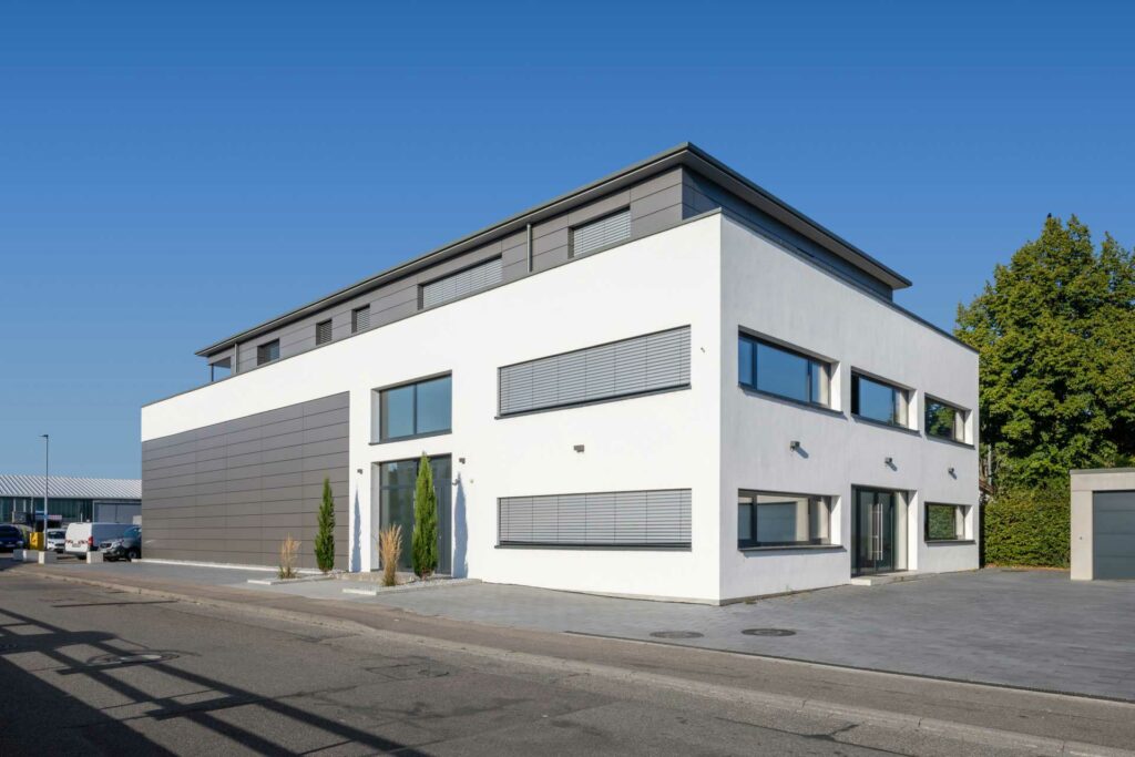 projektbau-freiburg-planungsauftrag-industrie-buerogebaeude-march-hugstetten-4-1920x1280px